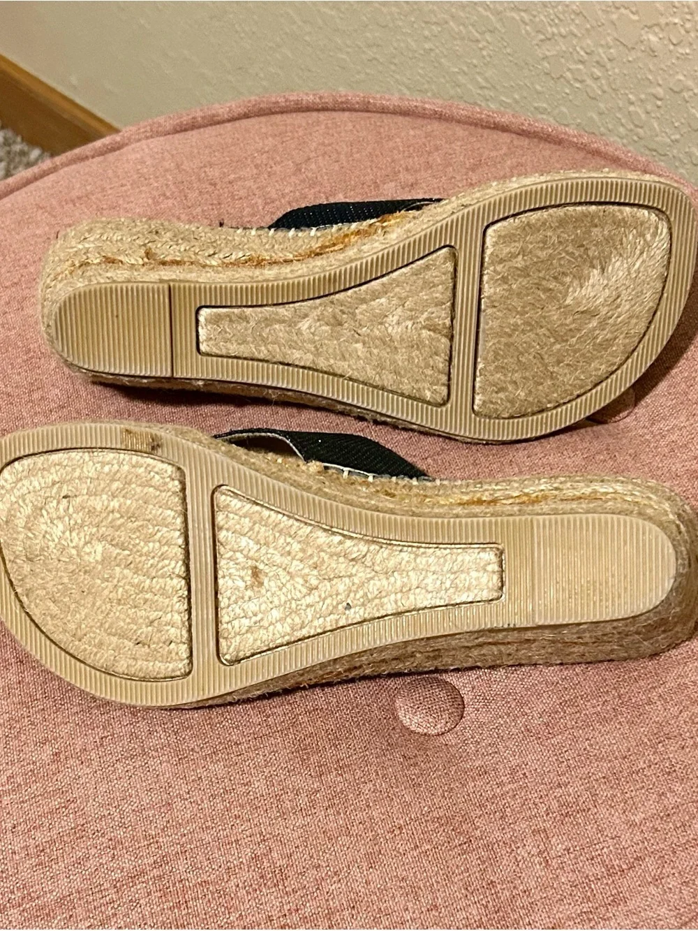 White Mountain Black Sparkle Wedge Thong Sandals